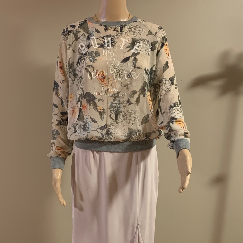 Only Multicolor Floral Top medium long sleeves grey